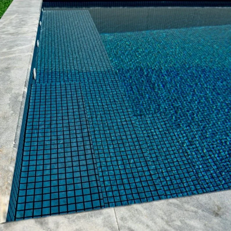 Mise en place d'un revêtement PVC armé 3D Matrix Haogenplast sur piscine en rénovation — STAFF Piscines